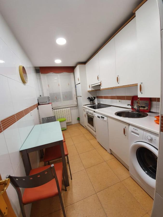 Apartamento De Tres Dormitorios Con Garaje Y Todos Los Servicios Cerca Burgo Exterior foto