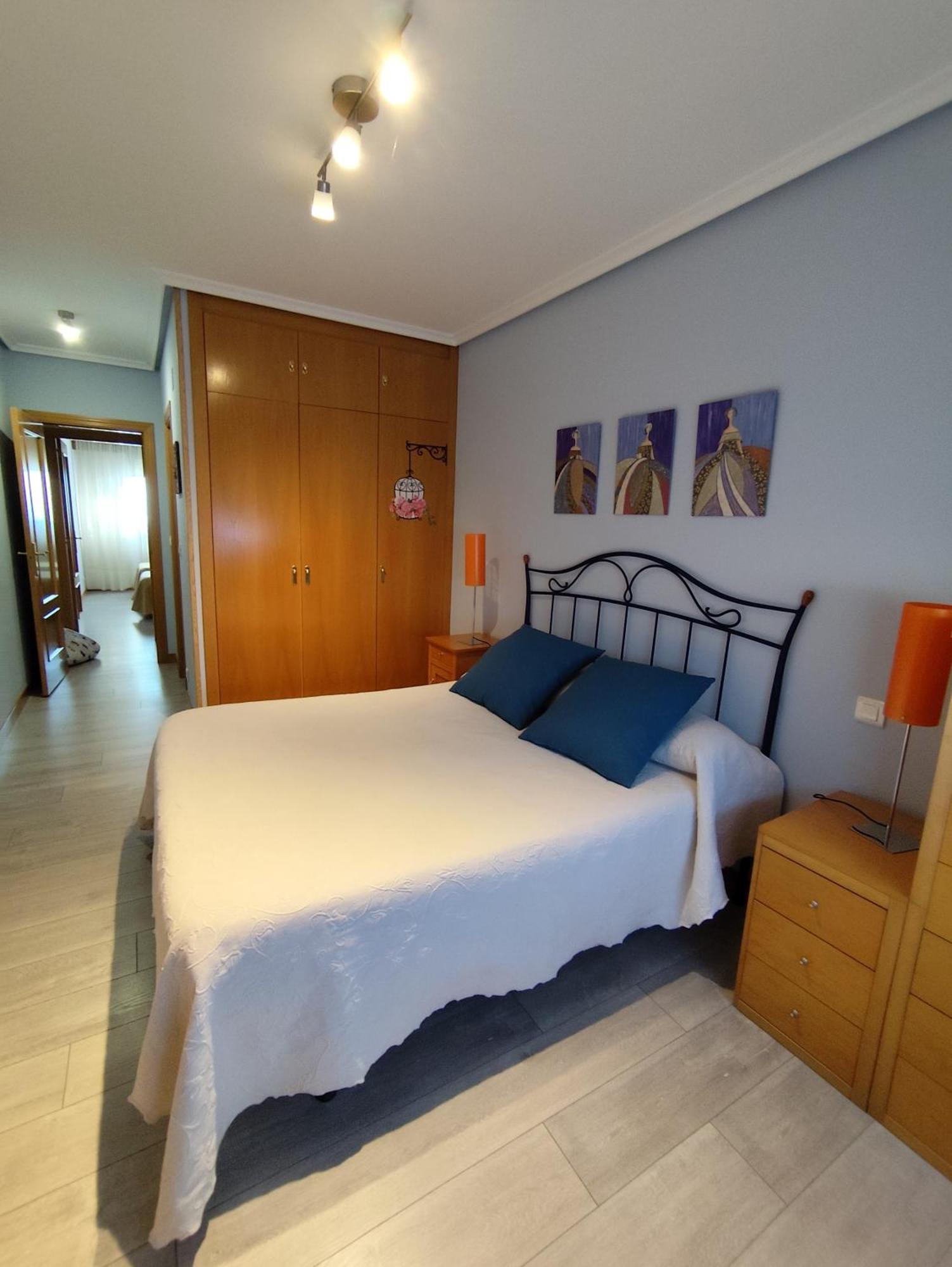 Apartamento De Tres Dormitorios Con Garaje Y Todos Los Servicios Cerca Burgo Exterior foto