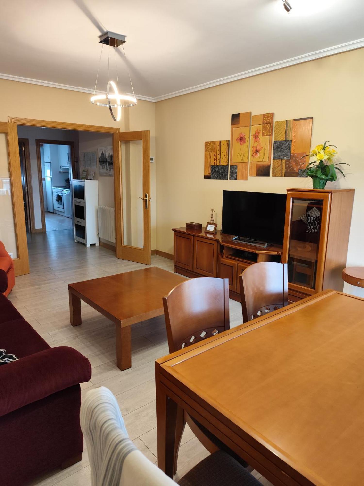 Apartamento De Tres Dormitorios Con Garaje Y Todos Los Servicios Cerca Burgo Exterior foto